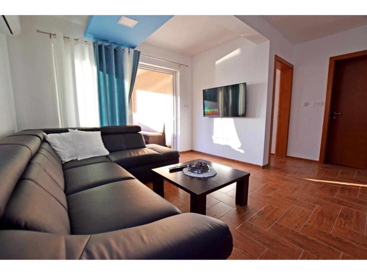 Apartment Dinko โรวานิสกา ภายนอก รูปภาพ