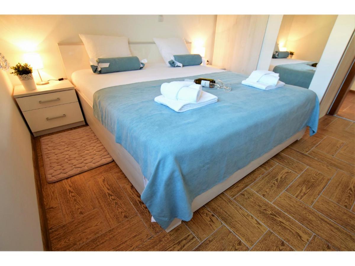 Apartment Dinko โรวานิสกา ภายนอก รูปภาพ