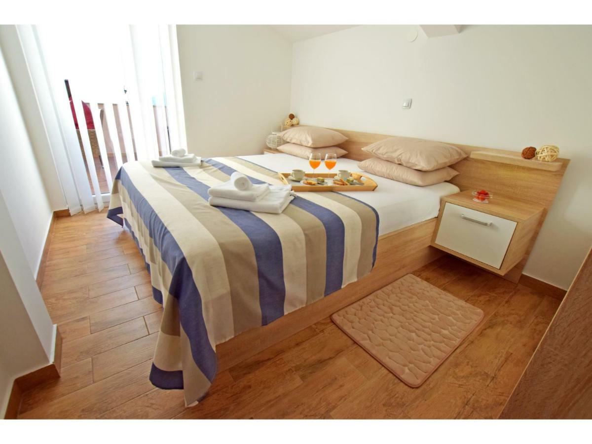 Apartment Dinko โรวานิสกา ภายนอก รูปภาพ