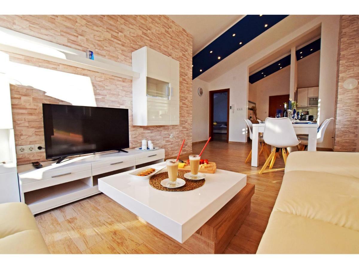 Apartment Dinko โรวานิสกา ภายนอก รูปภาพ
